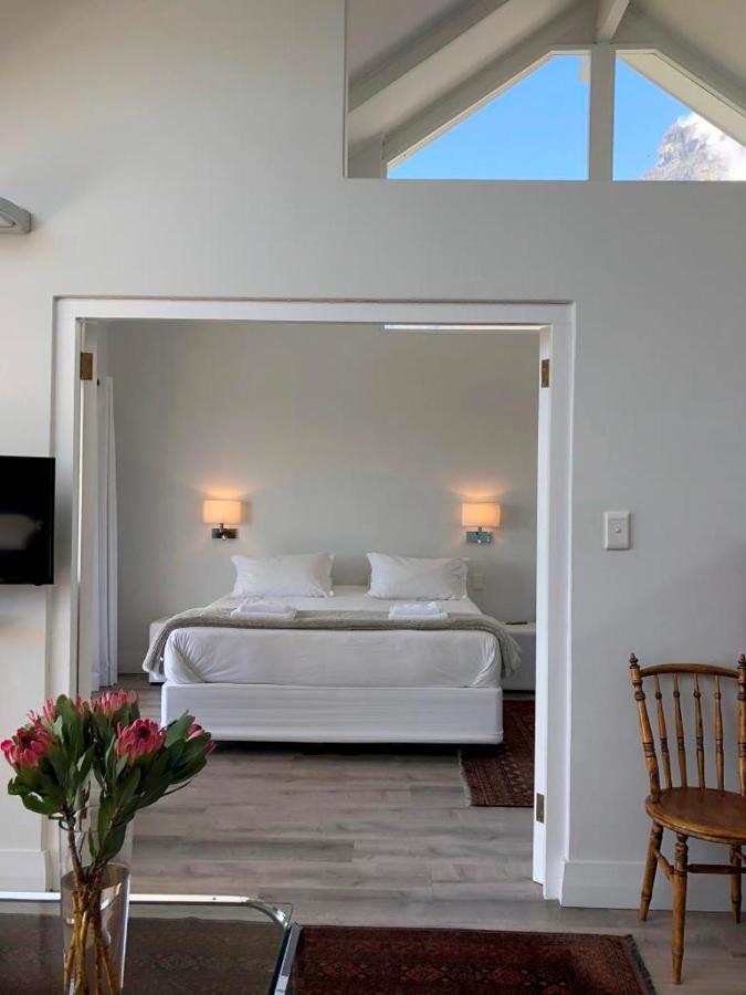 Apartamento Camps Bay Loft With Stunning Mountain And Ocean Views Ciudad del Cabo Exterior foto
