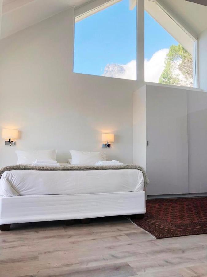 Apartamento Camps Bay Loft With Stunning Mountain And Ocean Views Ciudad del Cabo Exterior foto